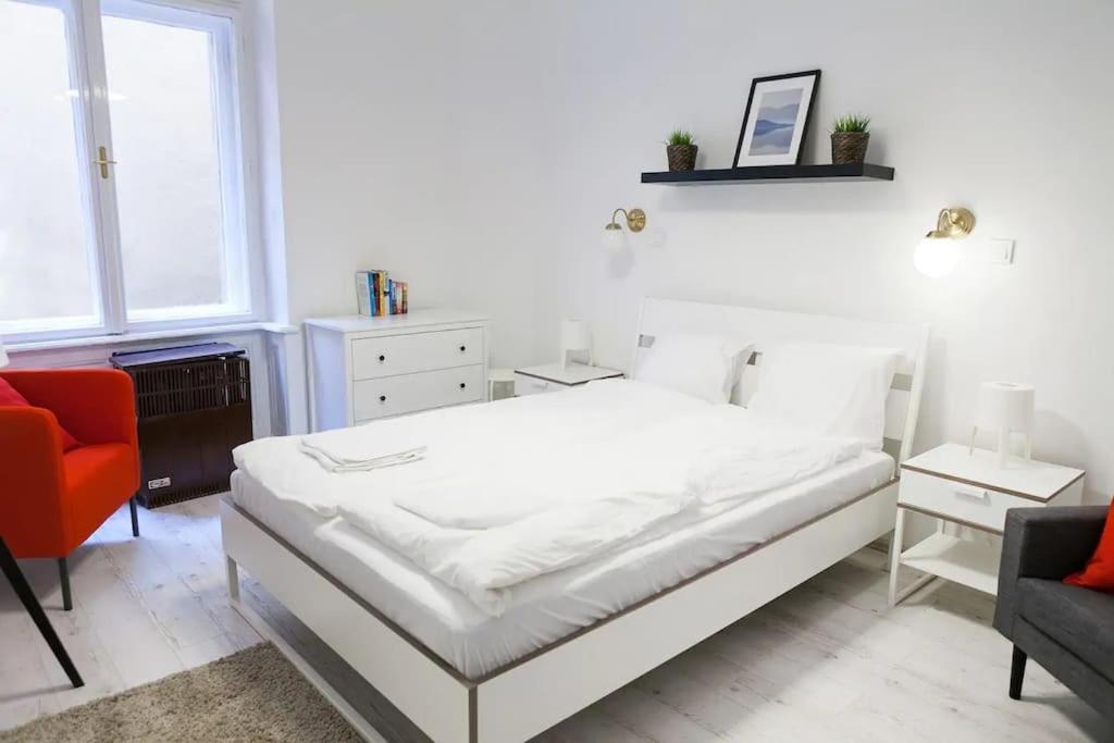 Ny Cafe Apartment, Romantic & Central, 30m2, Ac Apartment
